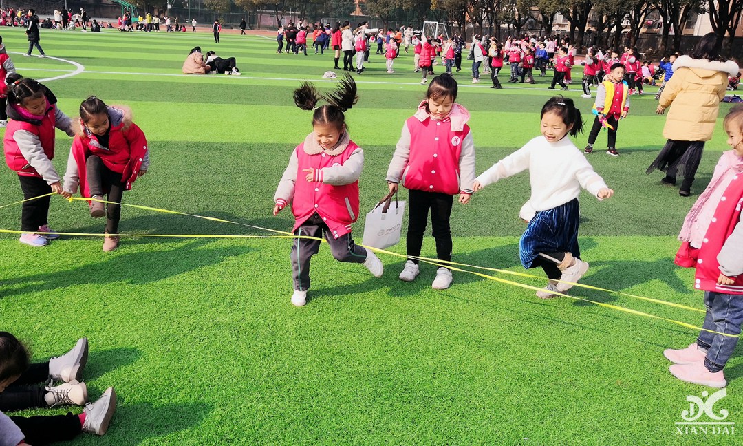 跳皮筋、丟手絹、踢毽子……南昌現(xiàn)代外國語學校玩起了傳統(tǒng)游戲，速來圍觀！