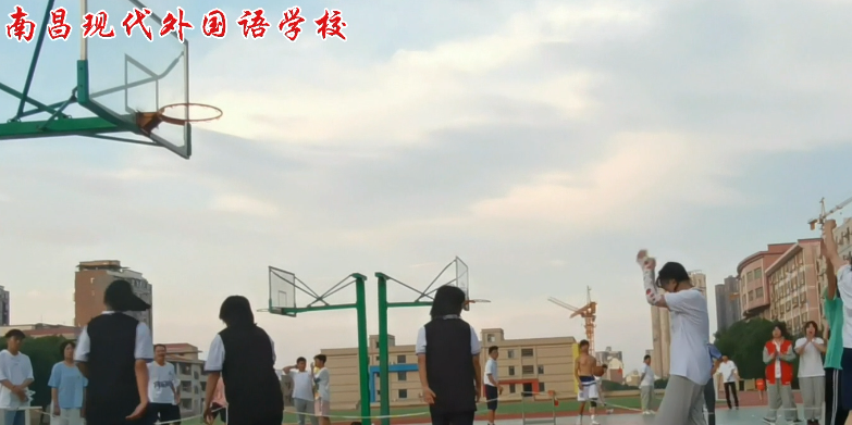 南昌現(xiàn)代外國語學(xué)?！瓣柟馇嗄瓯被@球賽活力開賽 | 女生隊伍超燃合集