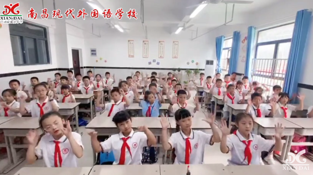 南昌現(xiàn)代外國語學校小學部《萬疆》手勢舞，獻禮祖國72周年華誕！