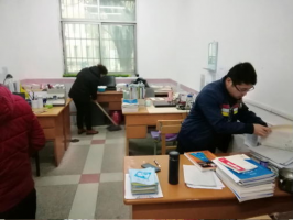 南昌現(xiàn)代外國語學(xué)校(迎賓校區(qū))開展校園環(huán)境衛(wèi)生綜合整治活動