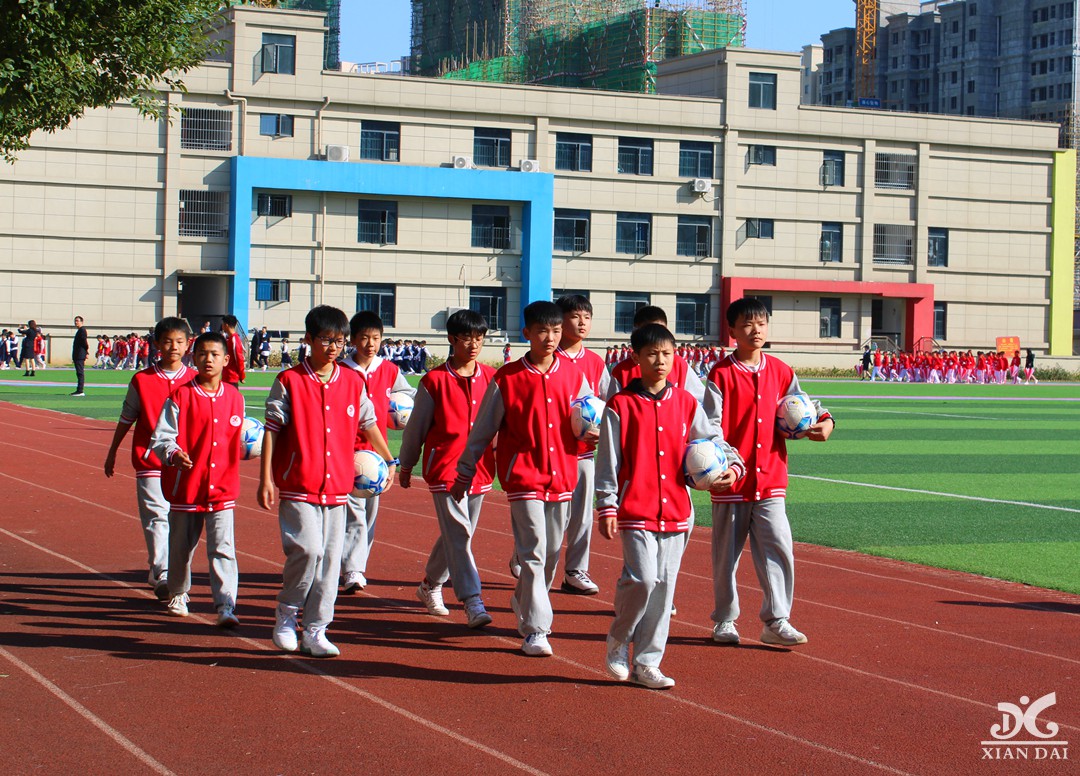南昌現(xiàn)代外國(guó)語(yǔ)學(xué)校第二十三屆運(yùn)動(dòng)會(huì)開(kāi)幕式掠影（三十五）